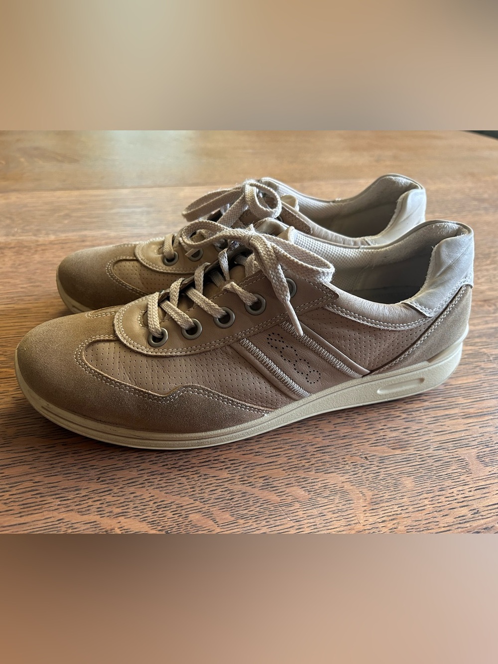 Ecco Women's Lace-Up Sneakers in Tan size 42(11/11.5)